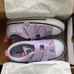 Converse heart print Velcro low top